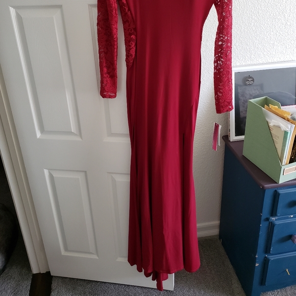 GORGEOUS maroon evening gown - Picture 4 of 6